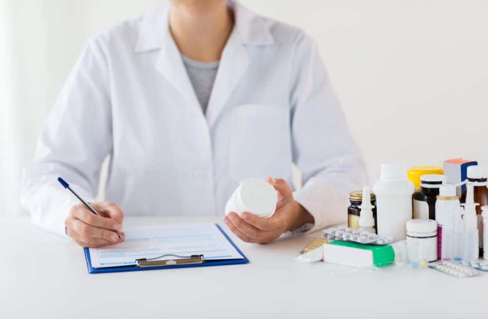 Revisió i tractament farmacològic mèdic dels adults: Optimització terapèutica segura
